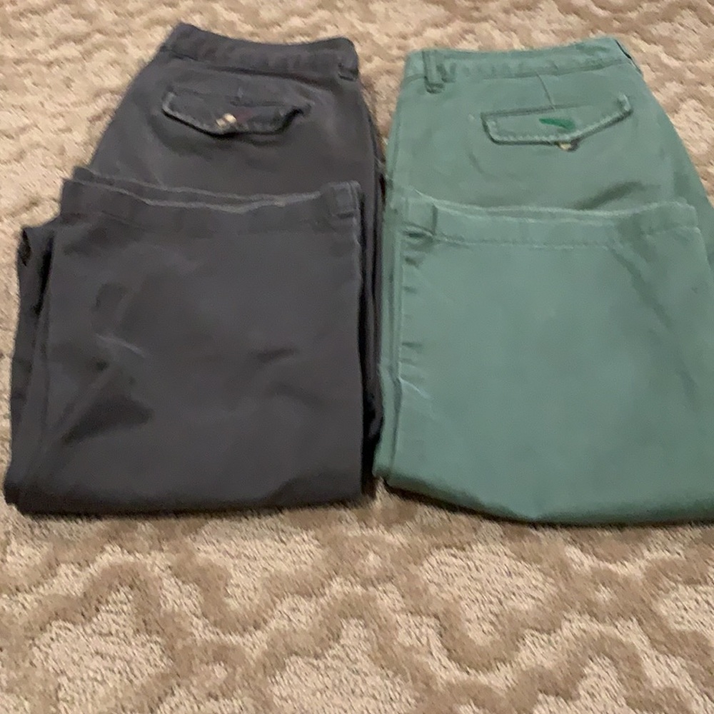🌸Ladies Old Navy pair of Two Capri🌸